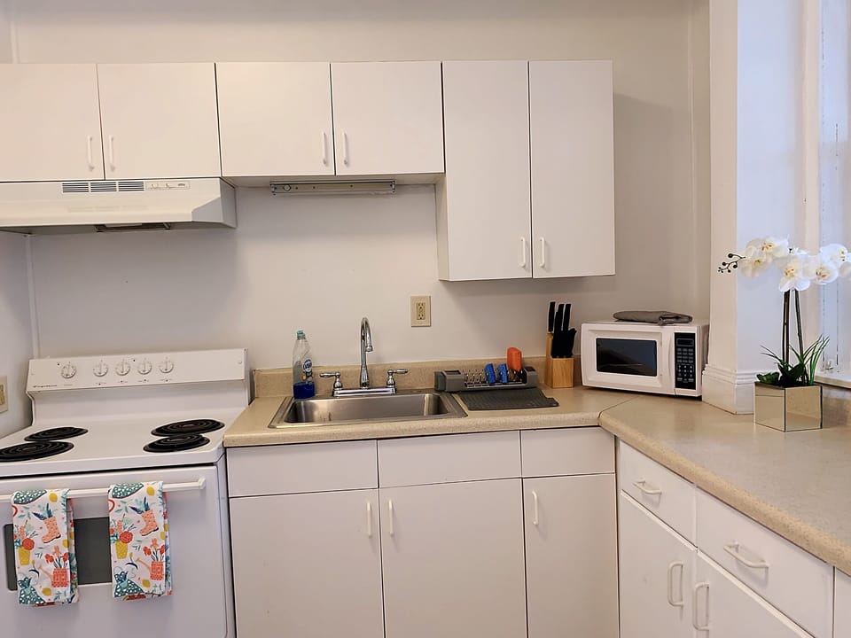 Full kitchen 