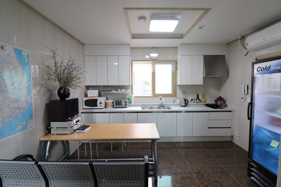 Flat-screen TV, heated floors