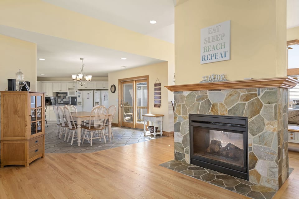 BCH10: The Pour House | Top Level Sitting Area