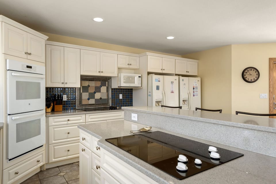 BCH10: The Pour House | Top Level Kitchen
