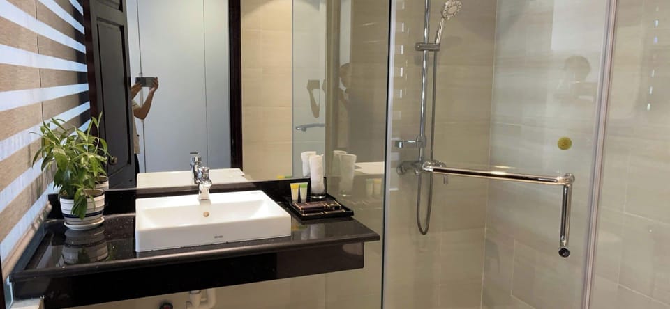 Rainfall showerhead, free toiletries, hair dryer, bathrobes