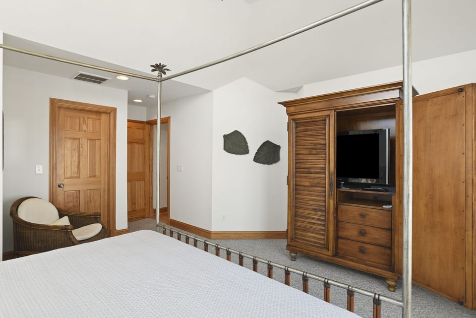 CC196: From Sunrise to Sunset | Top Level Bedroom 6
