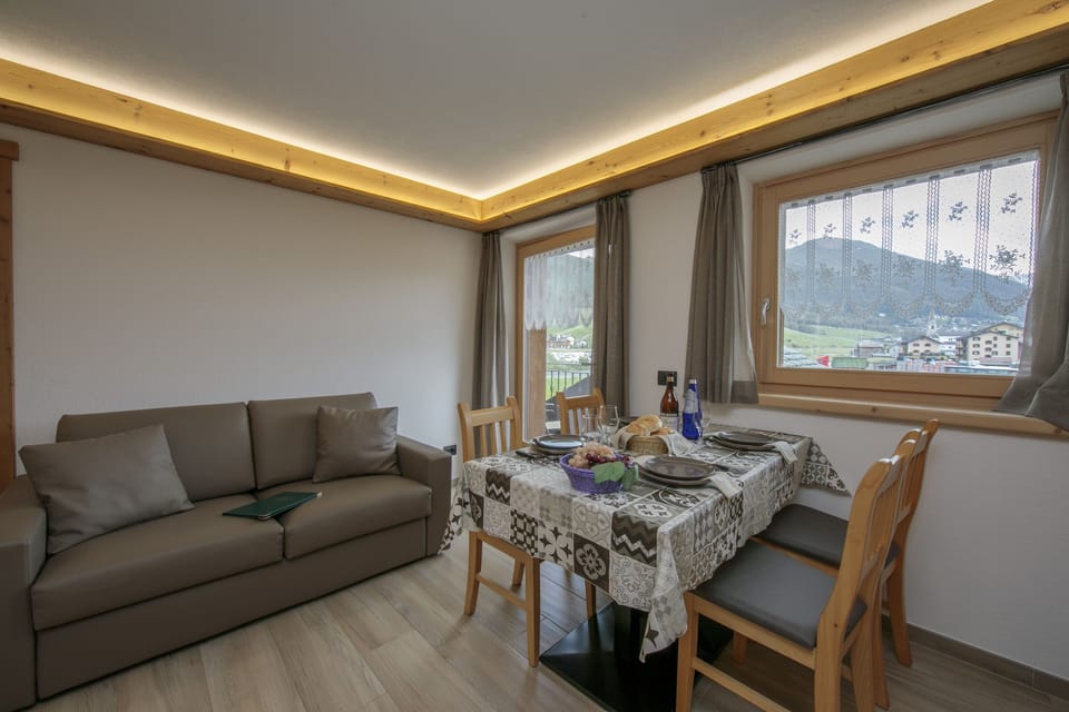 Dining area and access to the balcony
