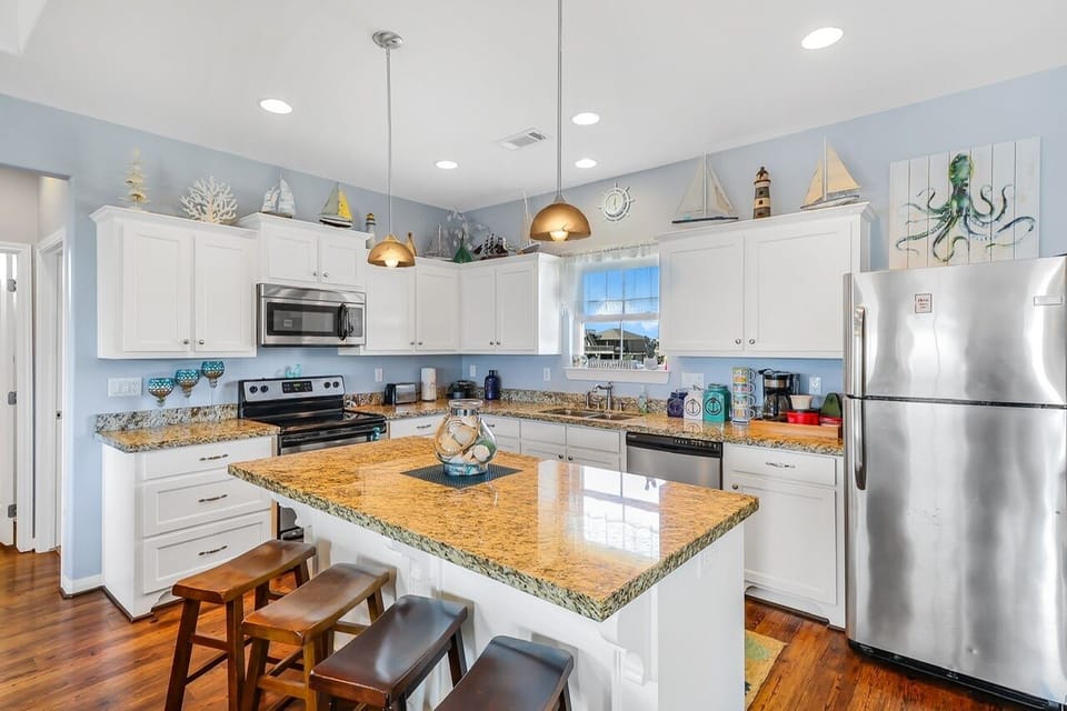 House, 3 Bedrooms | Private kitchen | Fridge, microwave, oven, dishwasher