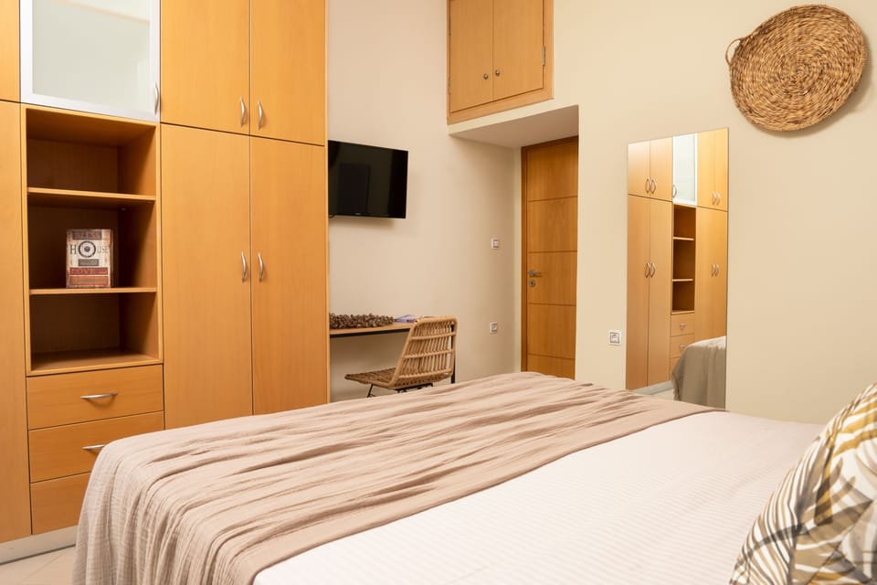 Apartment, 1 Bedroom | 1 bedroom, laptop workspace, soundproofing, iron/ironing board