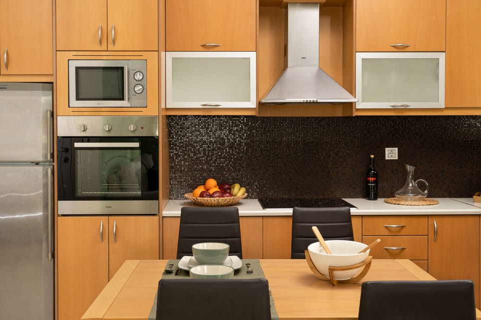 Apartment, 1 Bedroom | Private kitchen | Full-size fridge, microwave, oven, stovetop