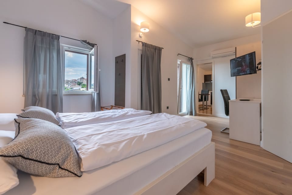 Apartment, 1 Bedroom | In-room safe, desk, blackout drapes, free WiFi