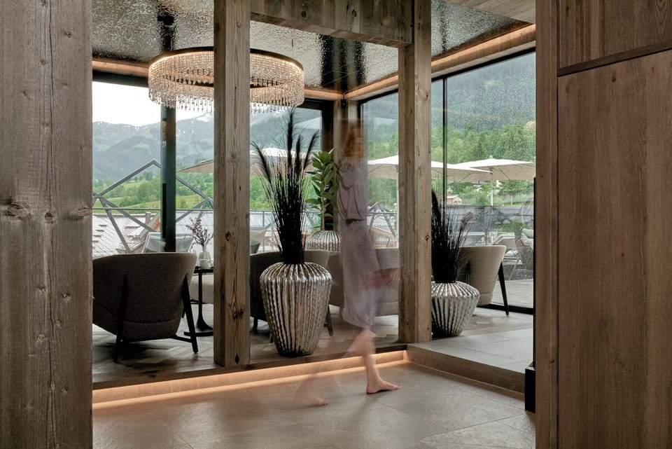 Couples treatment rooms, sauna, hot tub, steam room, body treatments