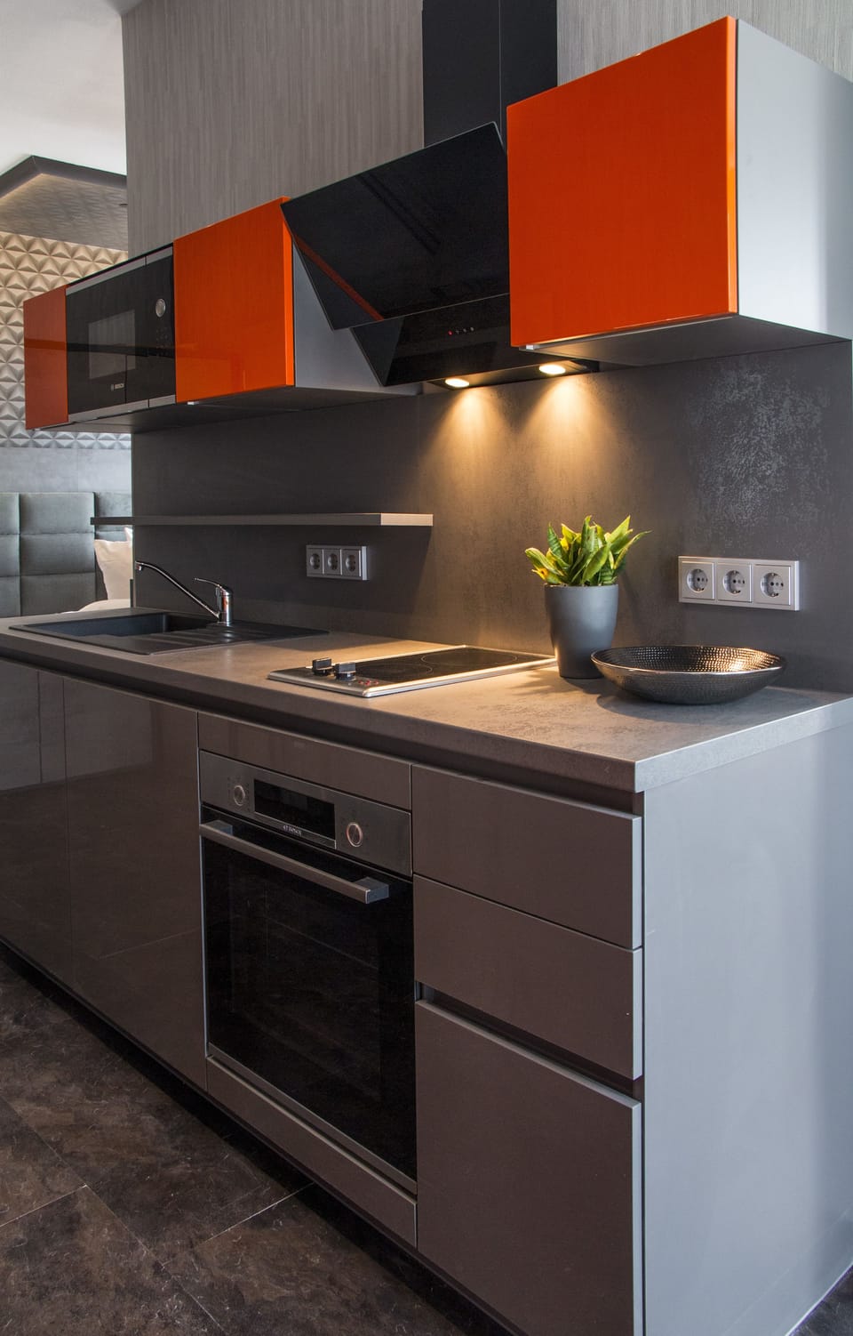 Full-size fridge, microwave, oven