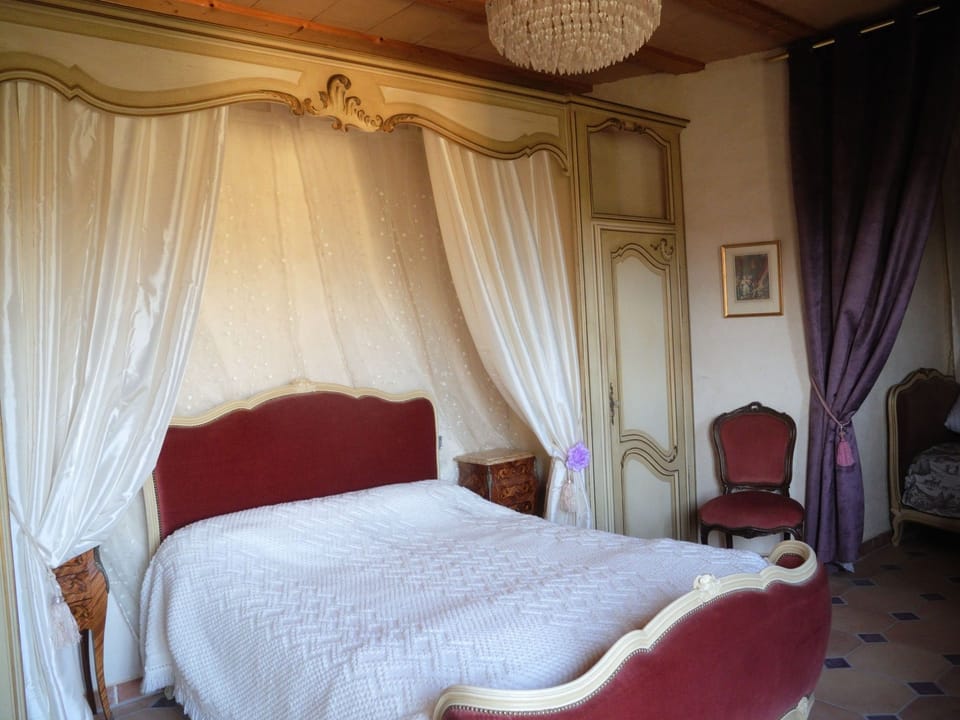 Triple Room (La Marquise) | Desk, iron/ironing board, free WiFi, bed sheets