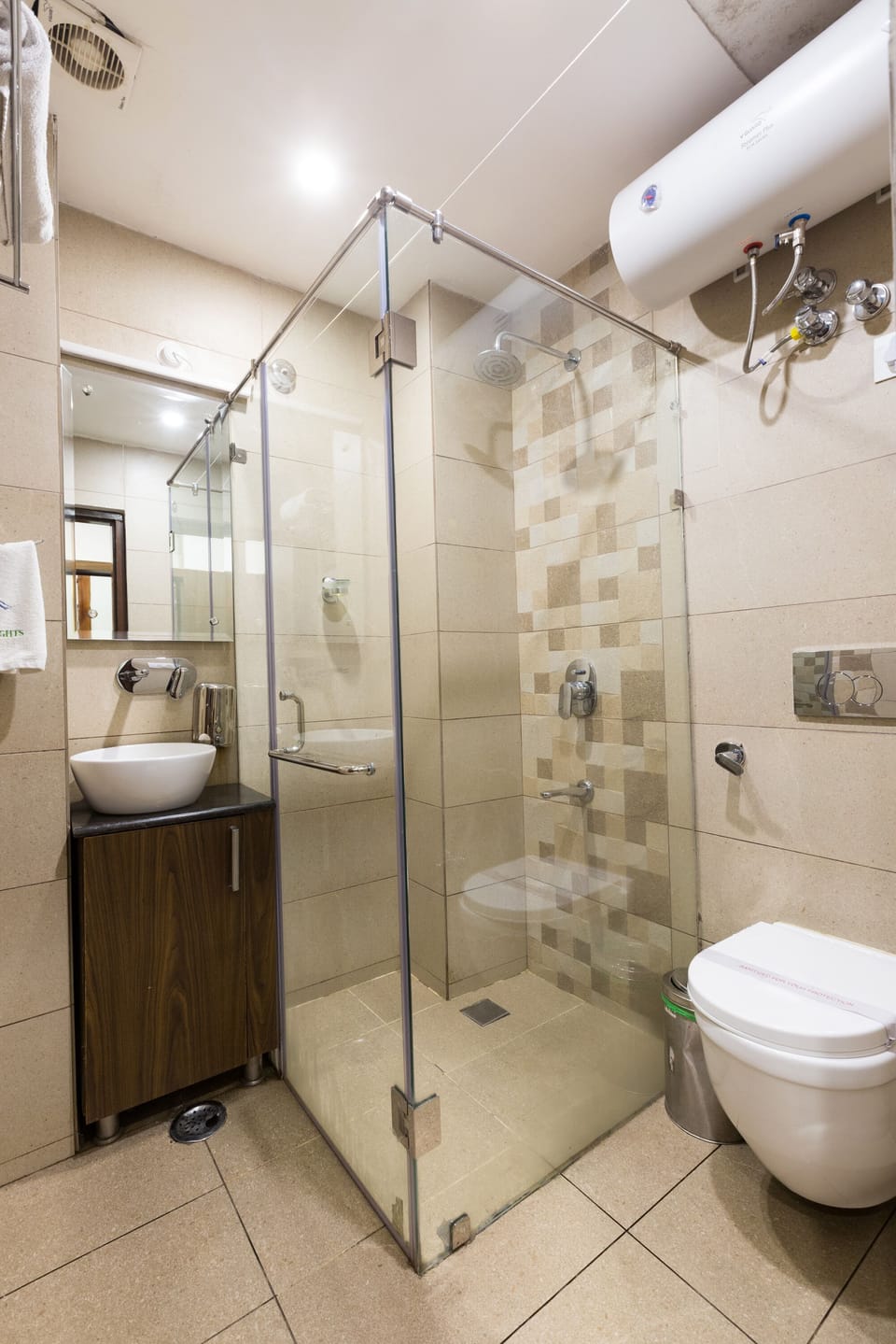 Deluxe Double Room, 1 King Bed, Non Smoking, Hill View | Bathroom | Shower, rainfall showerhead, free toiletries, hair dryer