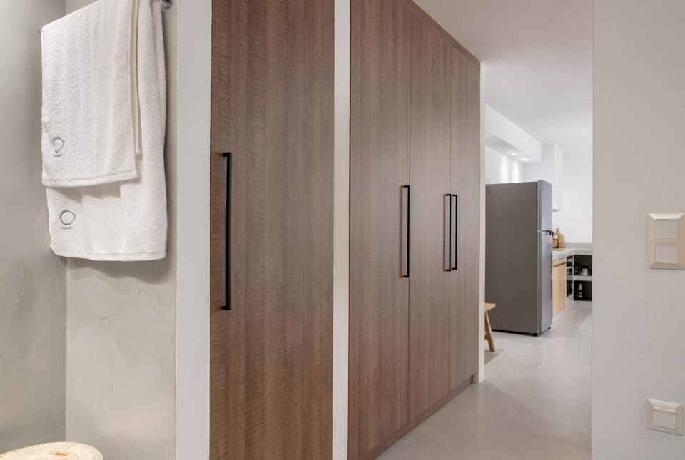 Luxury Suite, Beachside | Living area | Smart TV, Netflix