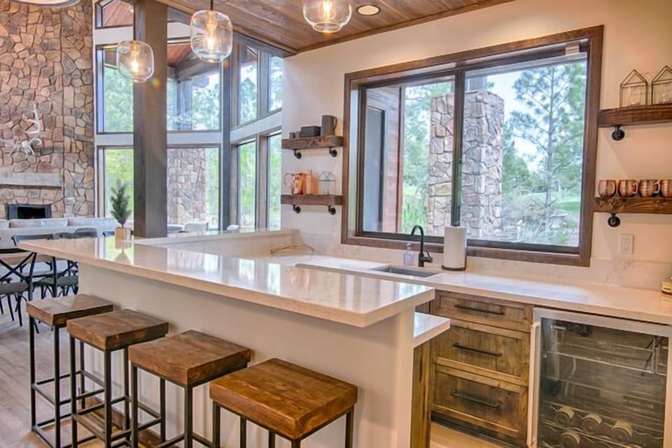Wet Bar w/ wine/beverage fridge