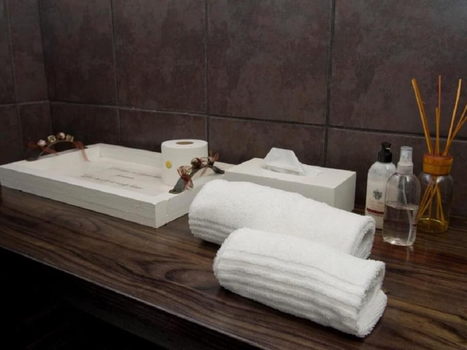 Standard Double Room, Courtyard View | Bathroom | Free toiletries, hair dryer, towels