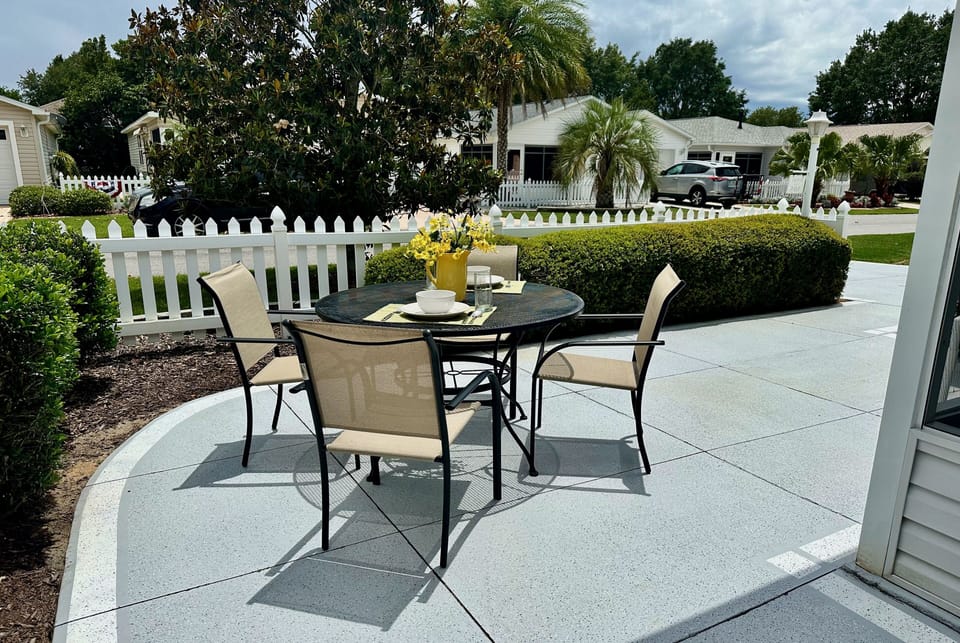 Outdoor dining