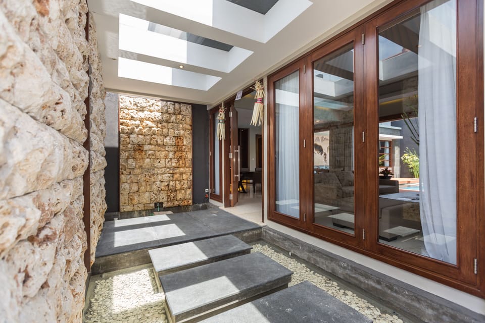 Modern Spacious 2 BR Villa Seminyak ENTR
