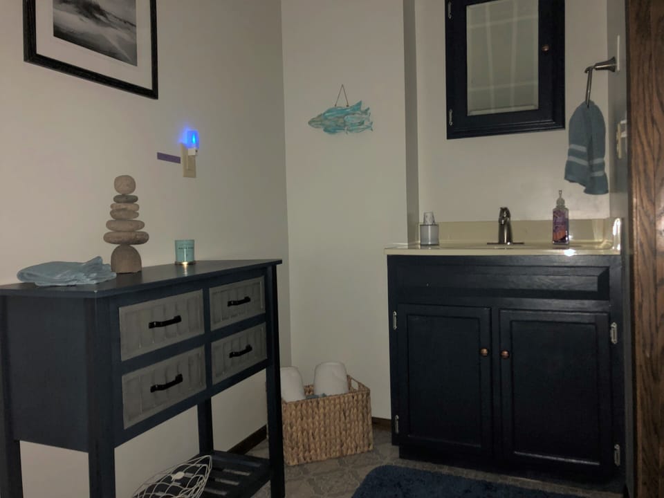 Upstairs BR #4 Bathroom