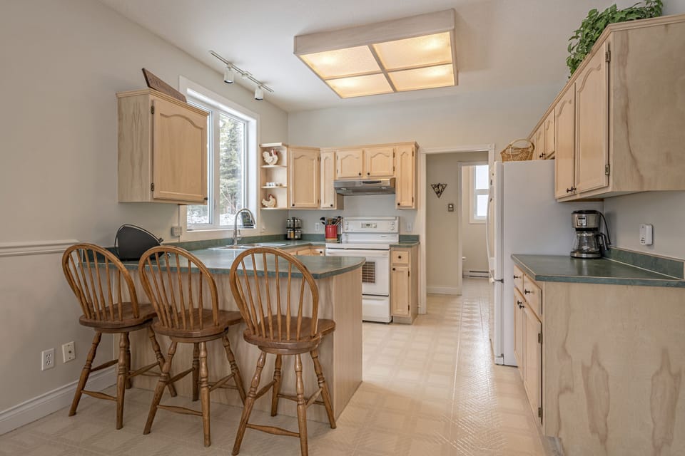 Kitchen with Breakfast Bar 