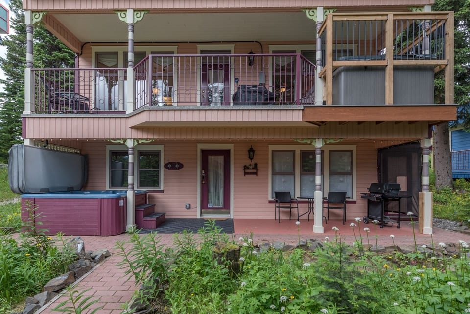 Back of House - Suite on bottom