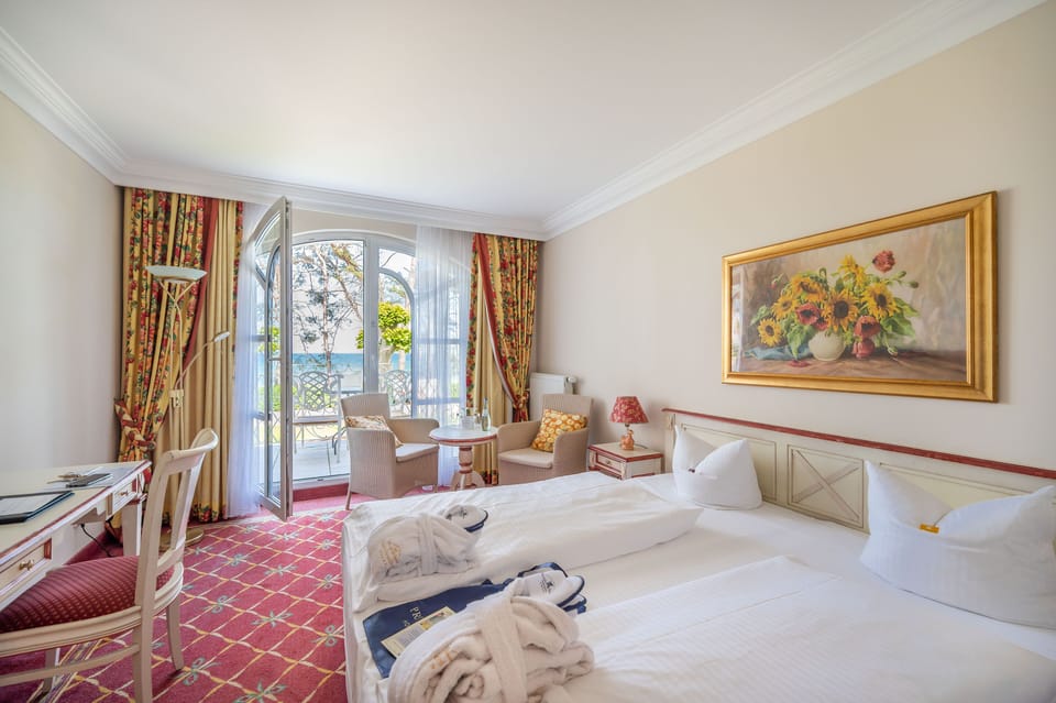 Comfort Double Room, Balcony, Lakeside | Hypo-allergenic bedding, minibar, in-room safe, desk