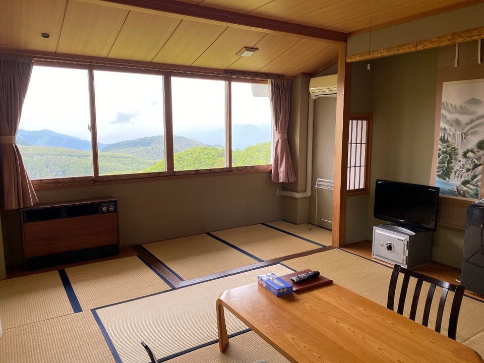 Nishihoppo Onsen Hotel Hotel in Shimotakai District
