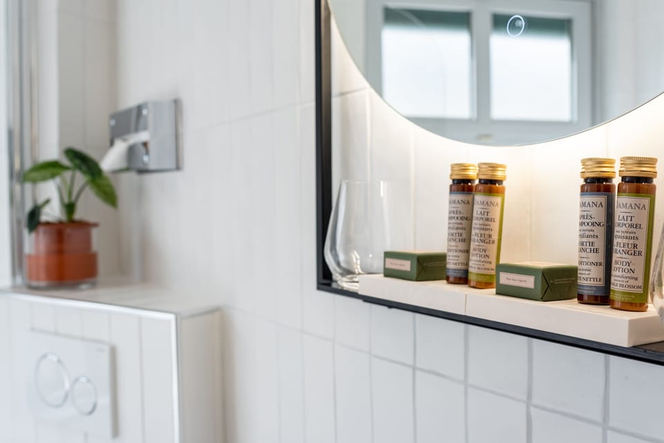 Comfort Double Room, Bathtub | Bathroom | Free toiletries, hair dryer, bathrobes, slippers