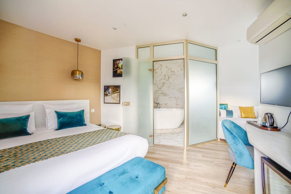 Prestige room, Balcony (and Bath) | Minibar, in-room safe, individually decorated, desk