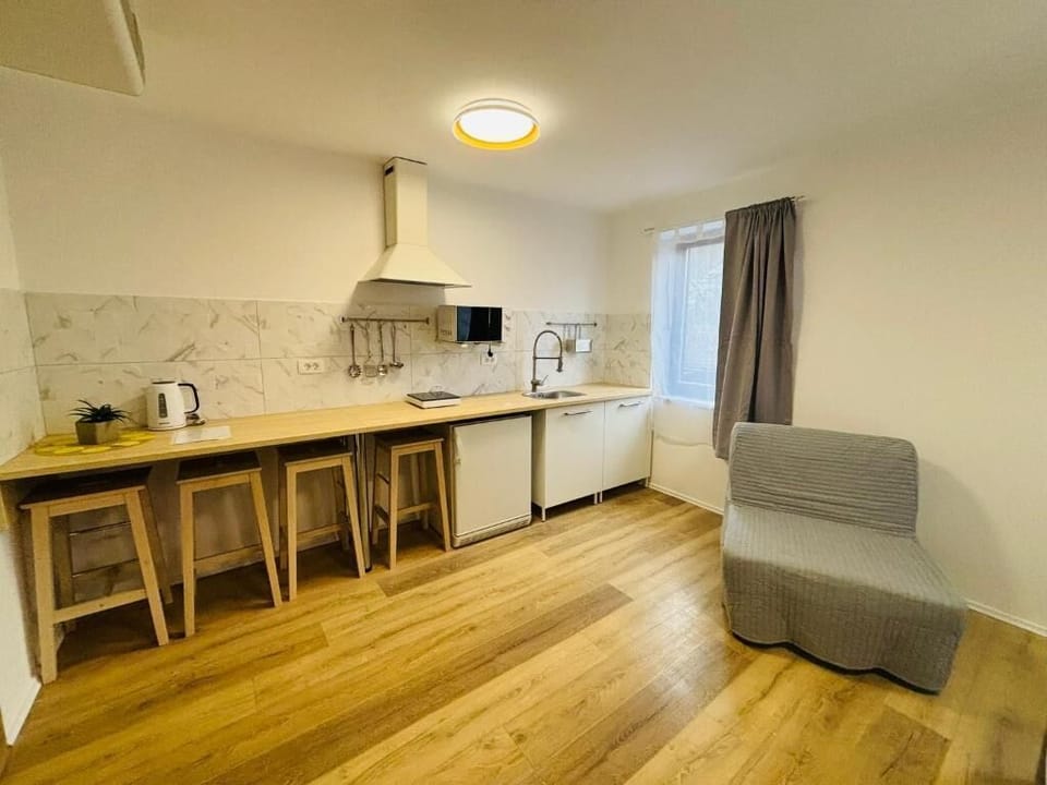 Family Suite, 2 Bedrooms, Mountain View | Private kitchen | Electric kettle