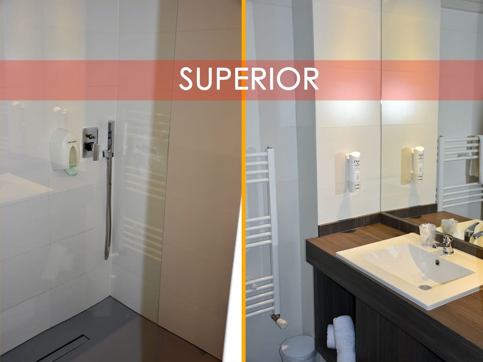Superior Double Room | Bathroom | Shower, hair dryer, towels