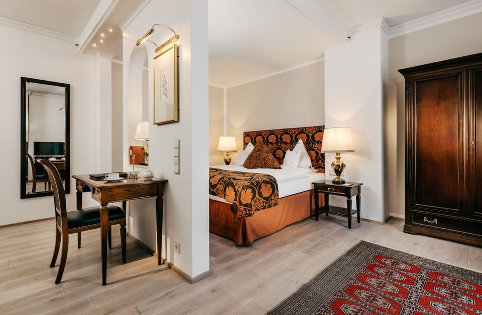 Suite | Premium bedding, down comforters, minibar, in-room safe