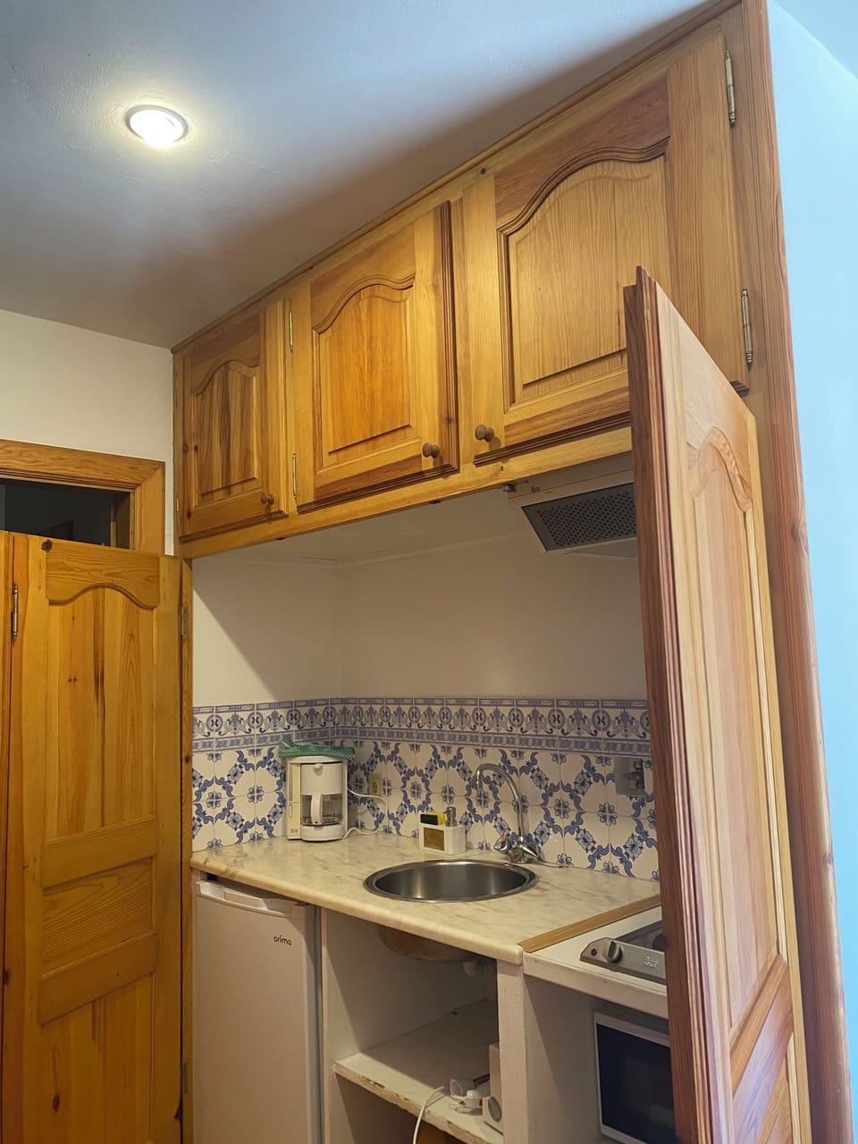 Room, Kitchenette