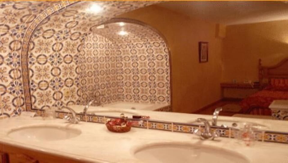 Deep soaking tub, free toiletries, hair dryer, towels