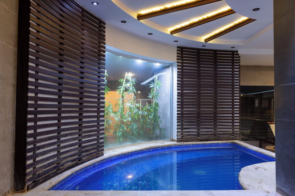 Sauna, hot tub, steam room, Turkish bath, body treatments, aromatherapy