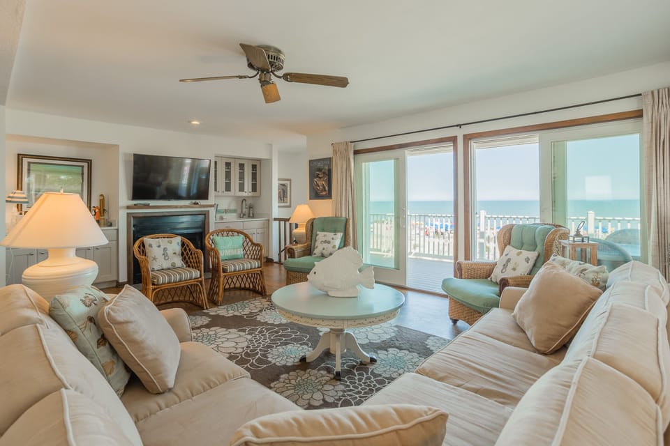 Lovely Oceanfront living room w/ Fireplace, Balcony, and Comfortable living room Furniture.