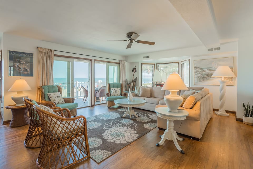 Spacious living room with views of the Atlantic!