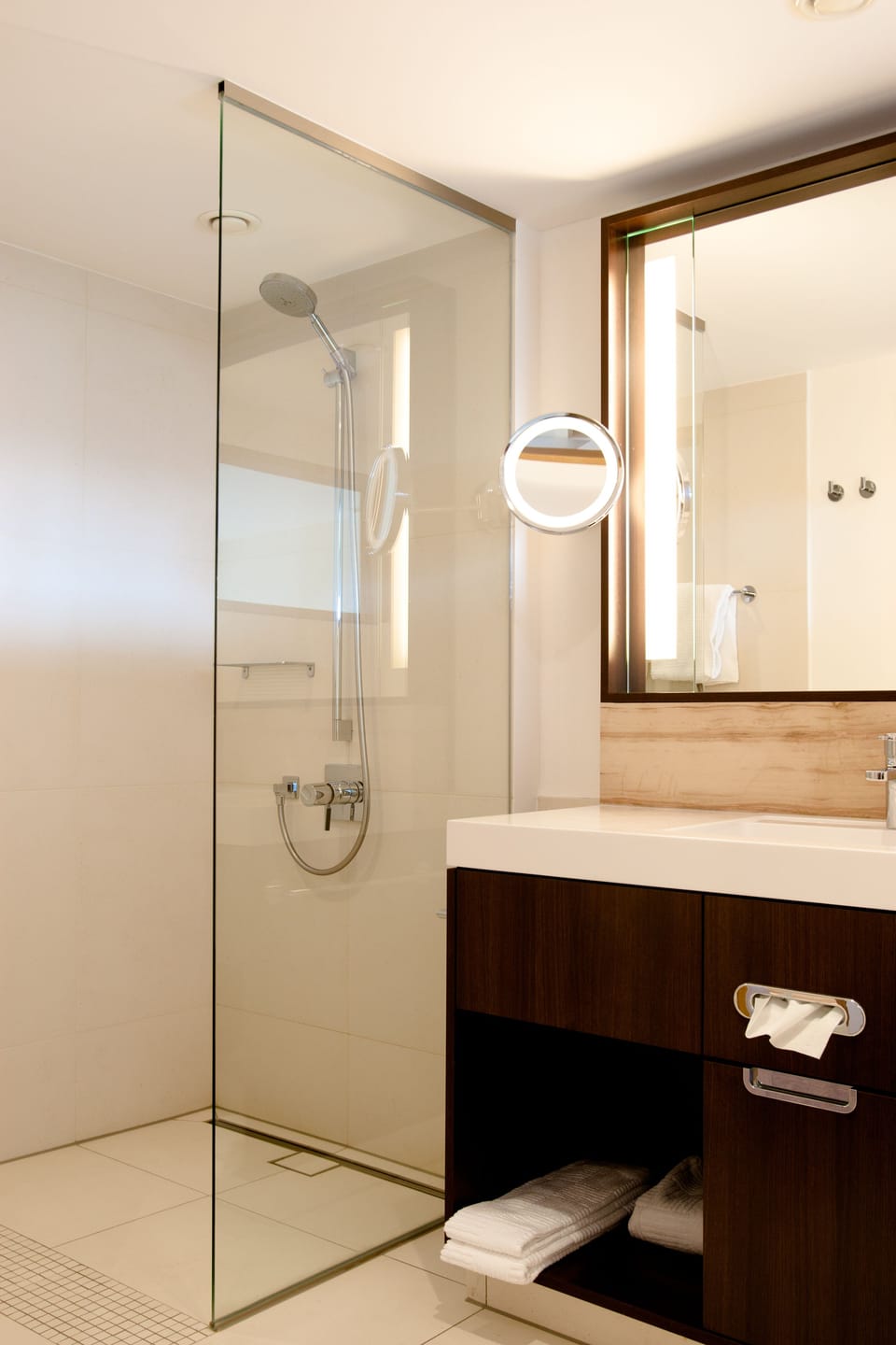 Design Room | Bathroom | Free toiletries, hair dryer, towels, soap