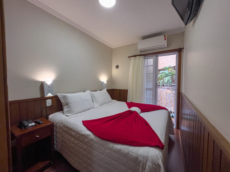 Double Room | 1 bedroom, minibar, in-room safe, desk