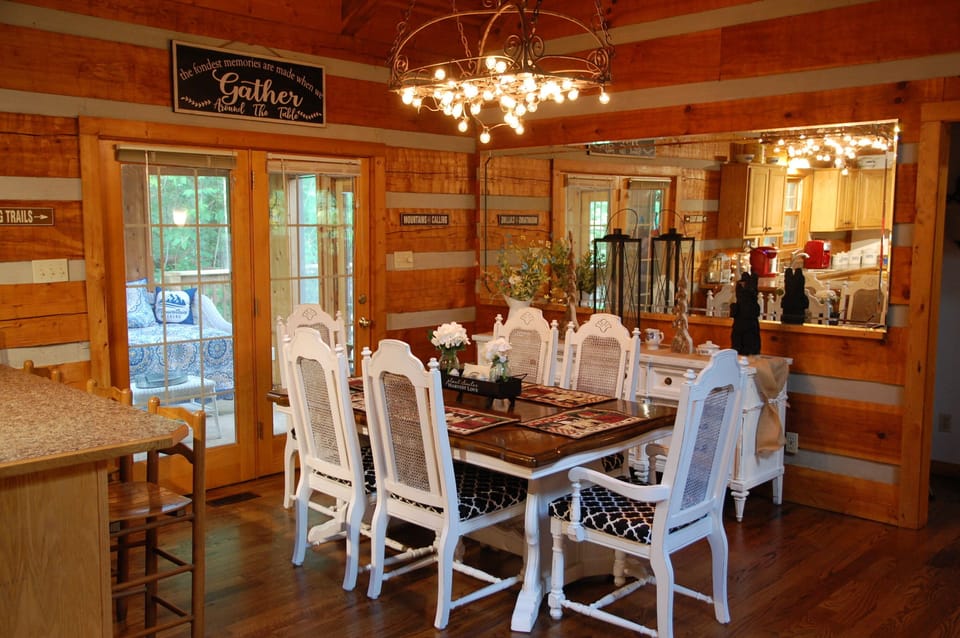 Dining table seats 6 or 8 with extra leaf