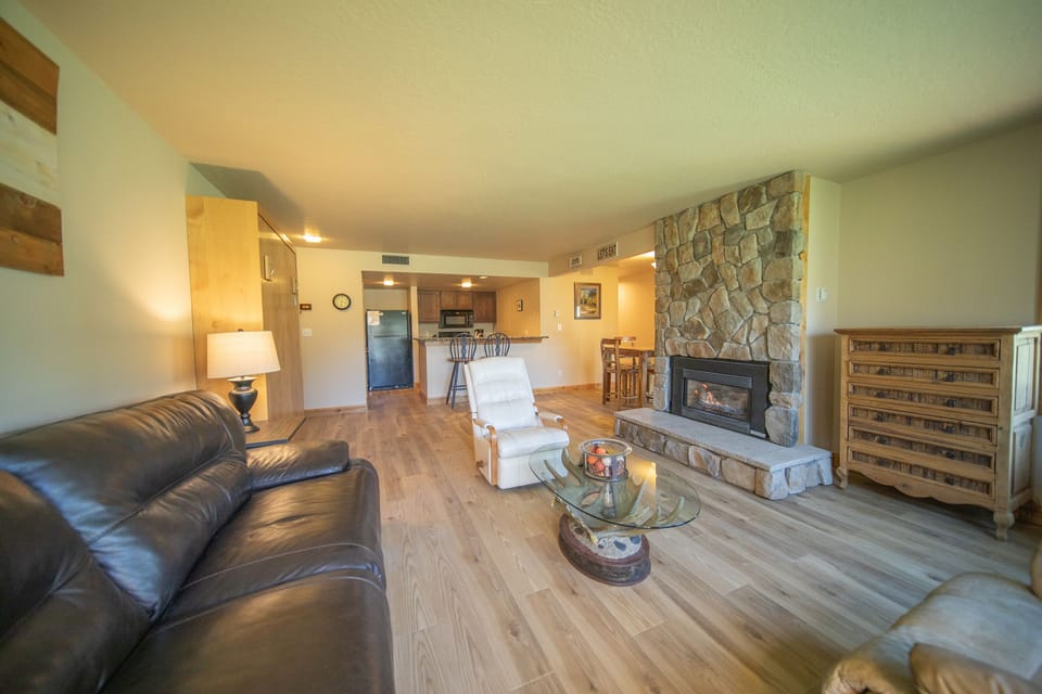 Spacious 1 bedroom condo!