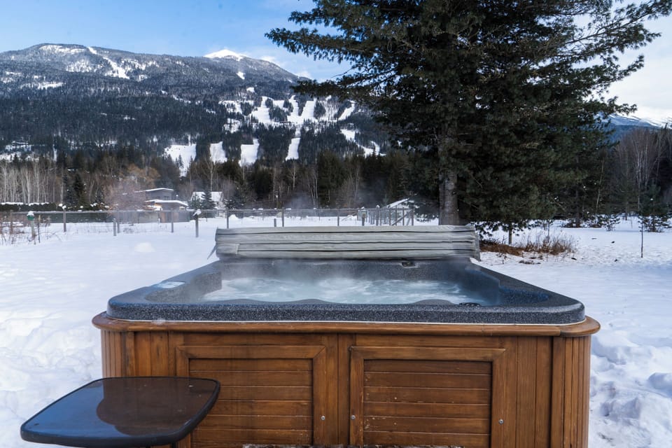 amazing mountain views for apres hot tubs! listen to the groomers purr on RMR! 