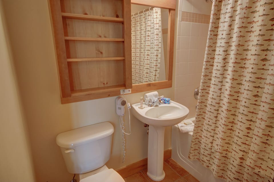 Bathroom with single sink and shower/bath