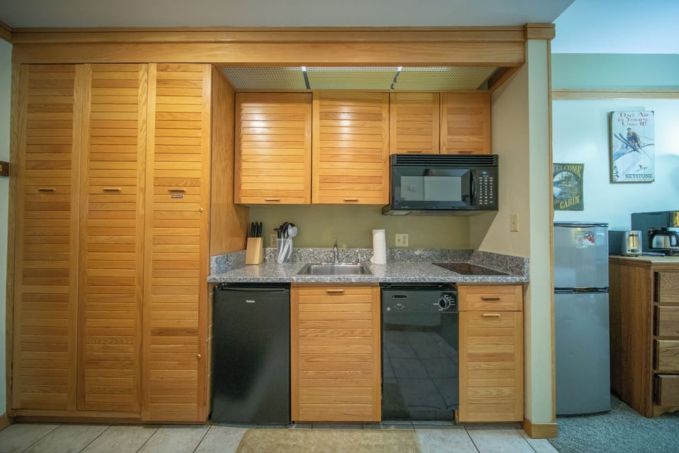 Kitchenette with stove top