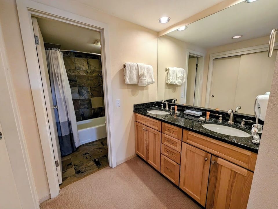 Master bathroom - Dual sinks!