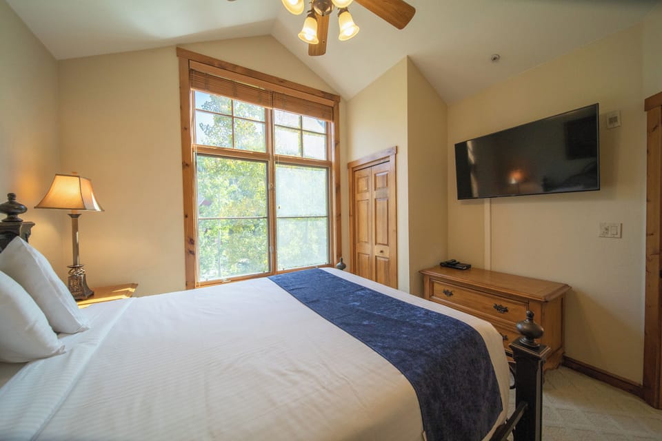 Upper level guest bedroom