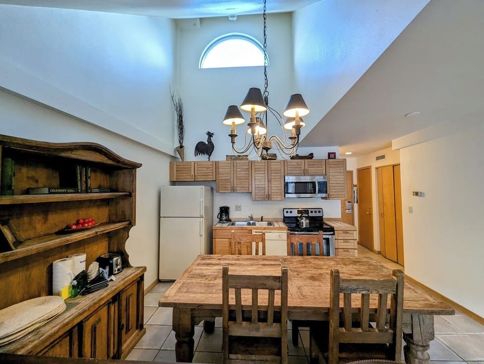 Tall vaulted ceiling with lots of natural light