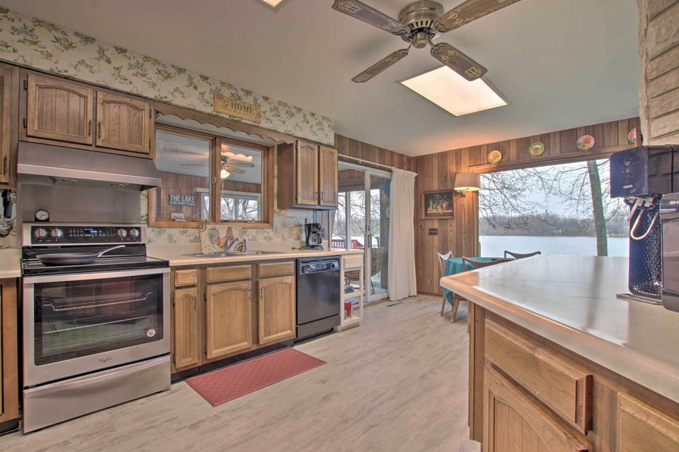 The scenic lake views might distract you from your culinary endeavors!