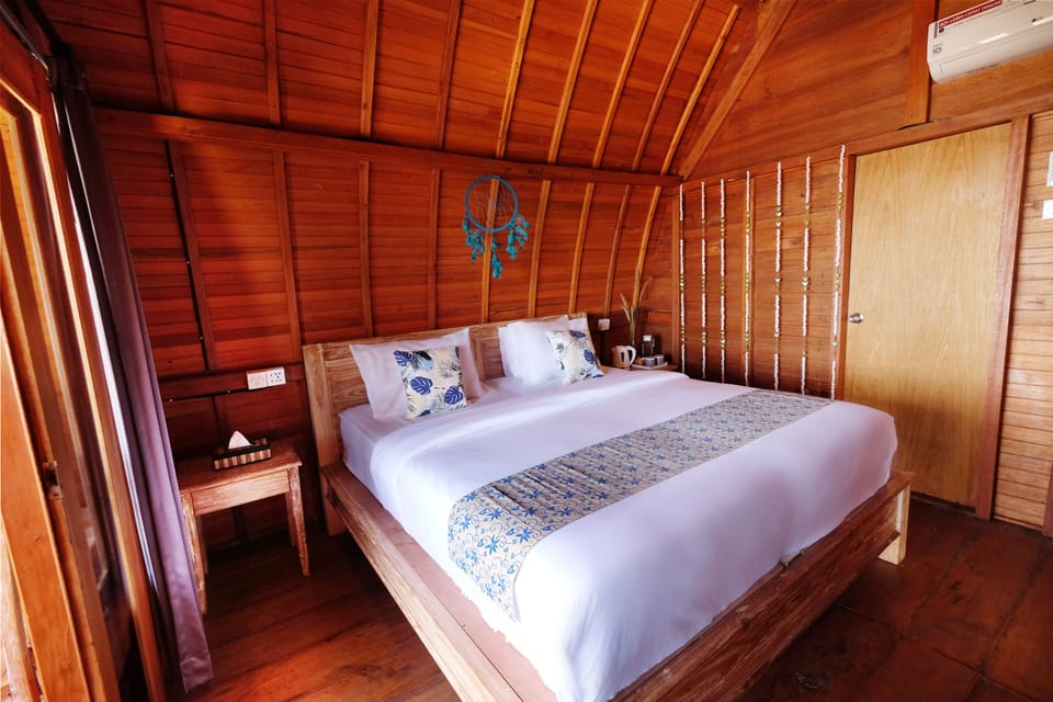 Superior Room Sea View Upstair | Minibar, blackout drapes, free WiFi, bed sheets