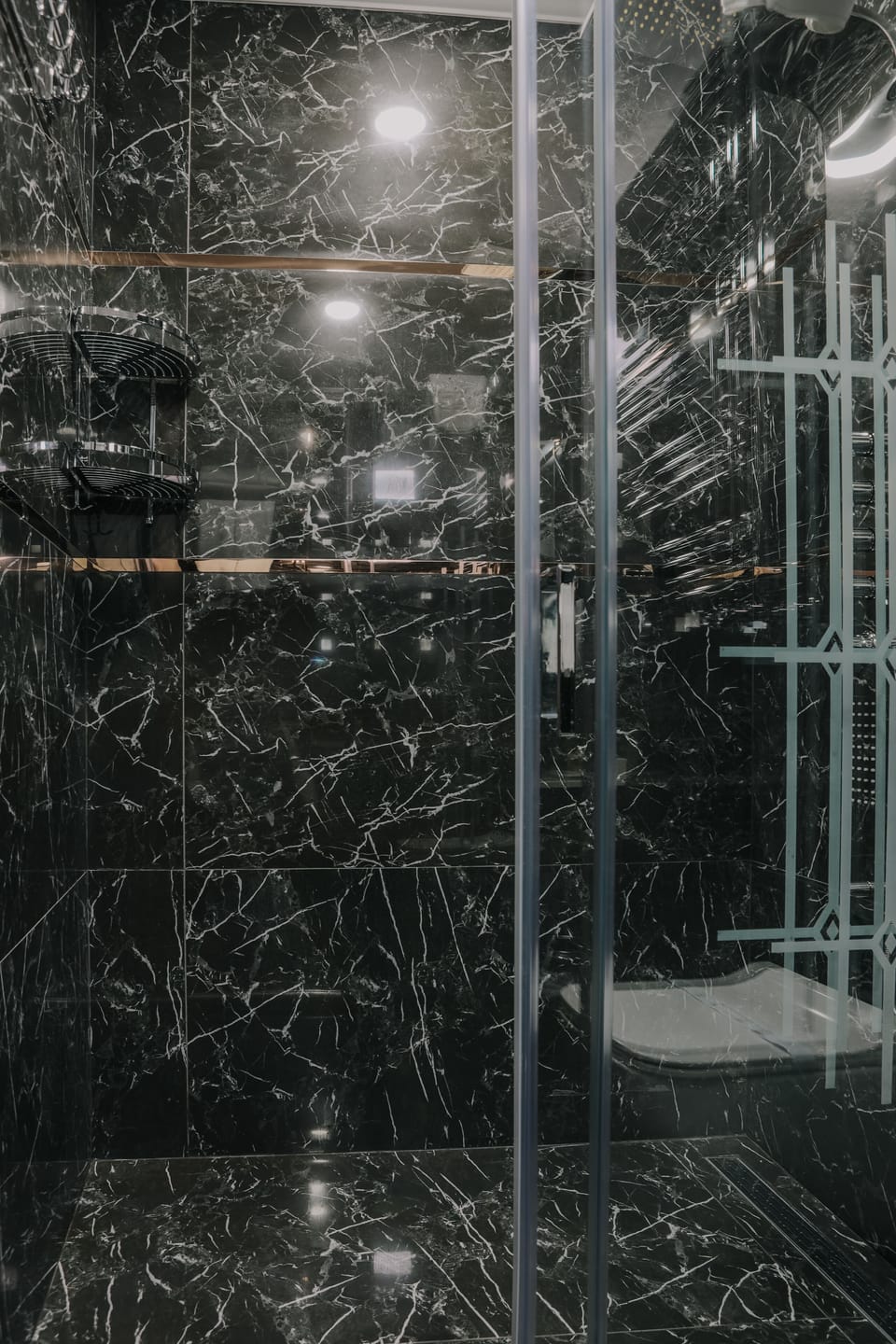 Luxury Room, 1 Queen Bed, Sea View | Bathroom shower