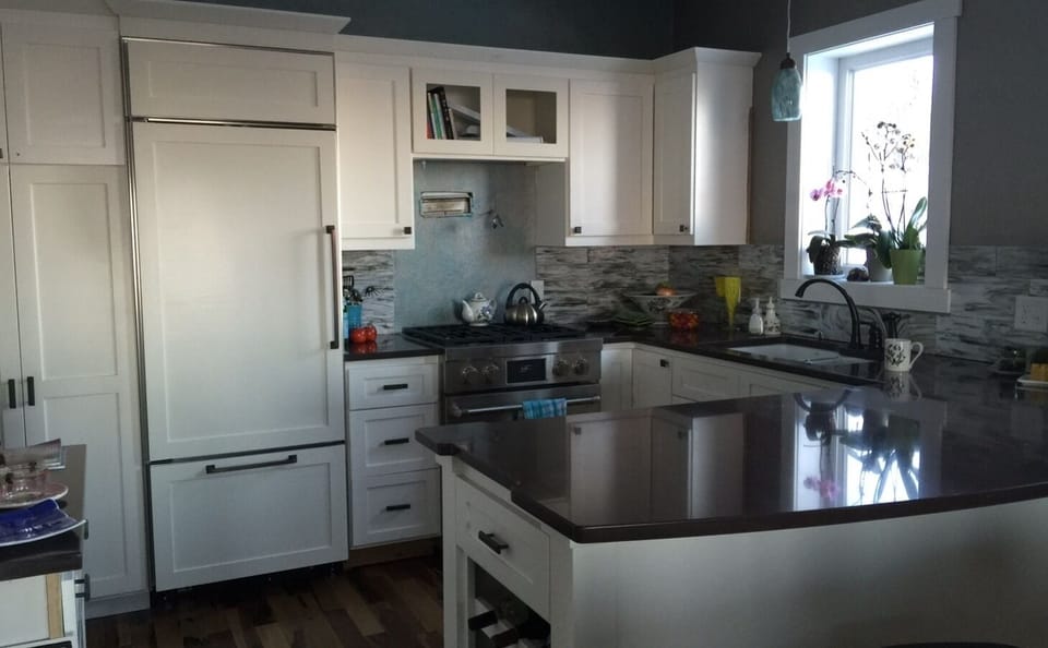 Dishwasher & hi-end appliances. Dual fuel stove. 
