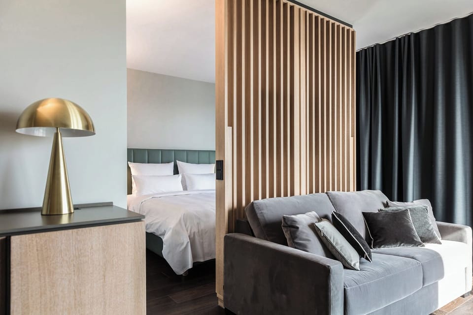 Deluxe Room | Premium bedding, in-room safe, blackout drapes, soundproofing